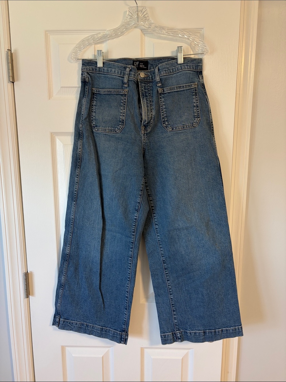 GAP Wide-Leg Crop Jeans in Medium Blue